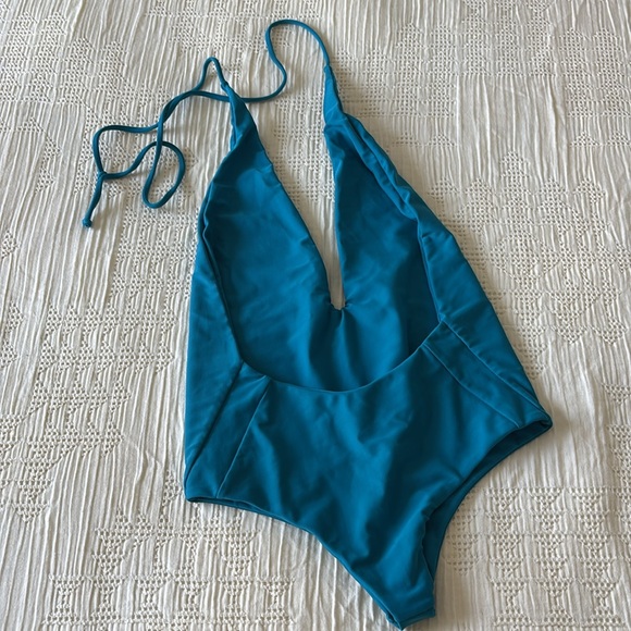 Mikoh one piece - Picture 2 of 4